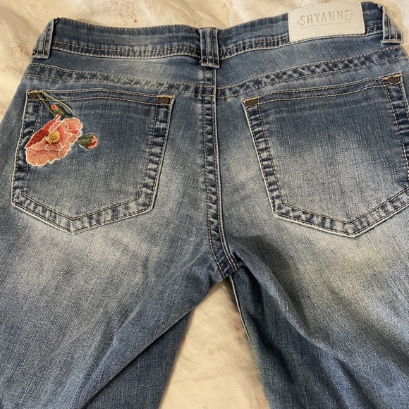 Shyanne Embroidered Jeans - Women's Size 28 R - Picture 9 of 10